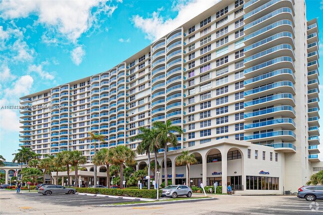 Building Photo - 3800 S Ocean Dr Unit # 411 Rental