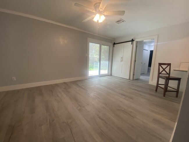 Photo - 2220 Louise Ln