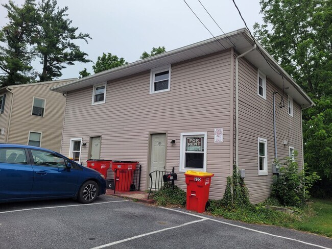 STUDENTS or young adults- 228 High St - 3 ... - STUDENTS or young adults- 228 High St - 3 ... House