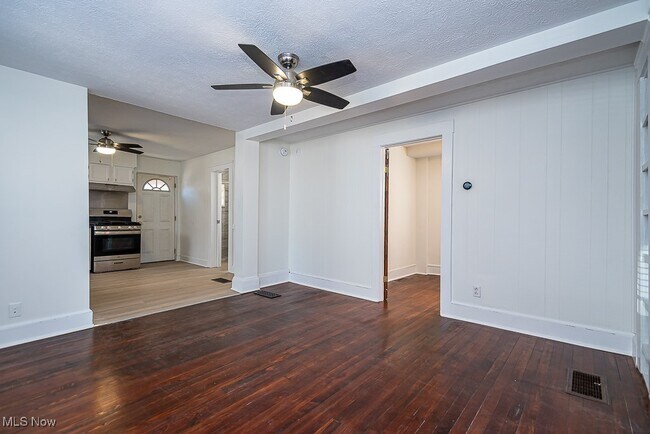 Photo - 4205 Woodbine Ave Unidad Lower