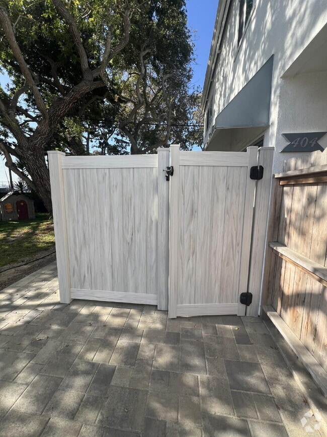 Building Photo - Newly Remodeled, Charming 1-Bedroom Oasis ... Rental
