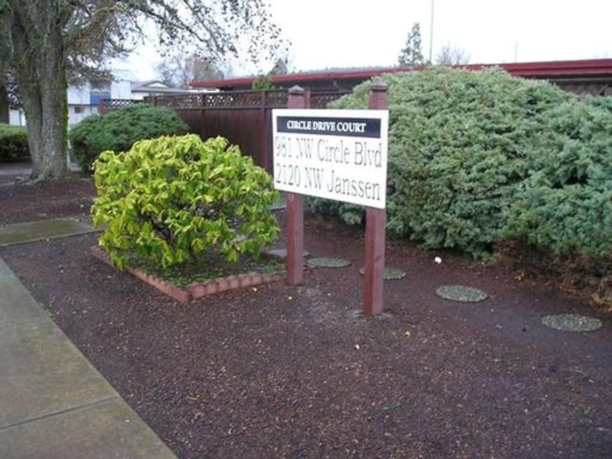 (690) Circle Drive Court 1 Bdrm/ 1 Bthrm - (690) Circle Drive Court 1 Bdrm/ 1 Bthrm Apartment Unit J10 (R)