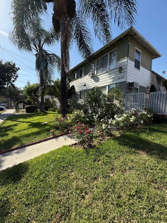 Photo - 1009 E Garfield Ave Unit 4