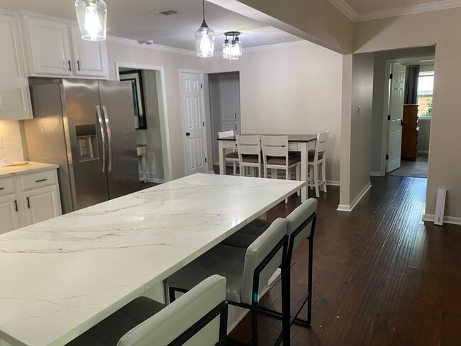 Kitchen view - 1420 Marlyn Dr