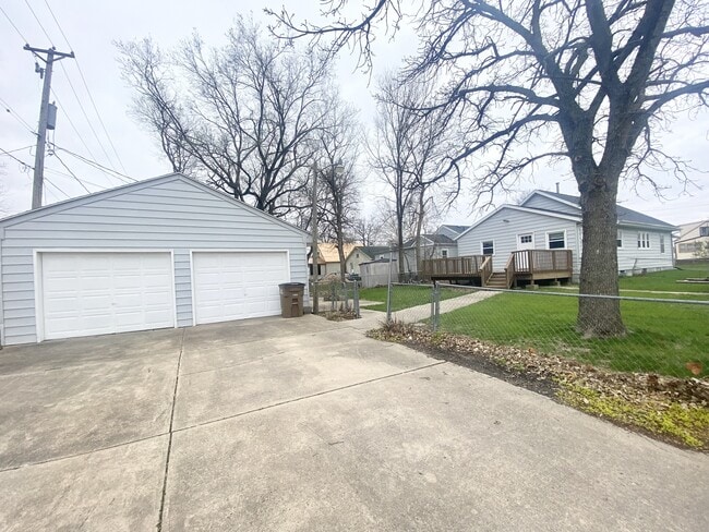 Building Photo - 441 2nd St Rental