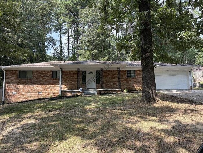Building Photo - 1710 Cedarhurst Dr
