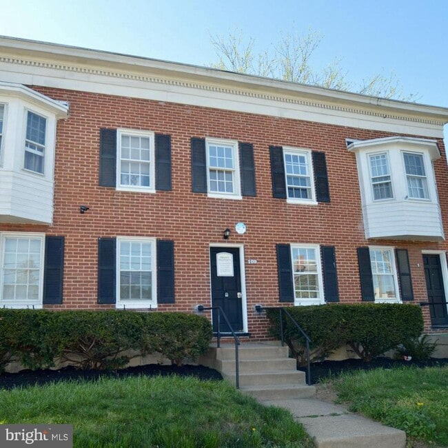 Building Photo - 109 S Bentz St Unit 8 Rental