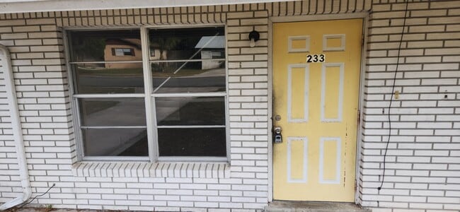 Building Photo - 233 Mimosa Dr