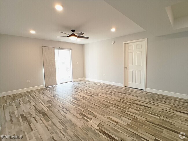 Building Photo - 3407 Winkler Ave Unit 303 Rental