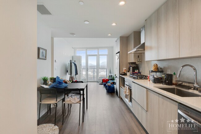 Photo - Modern 1 Bed + Den Condo in Surrey City Centre with Premium Amenities Unit 3901