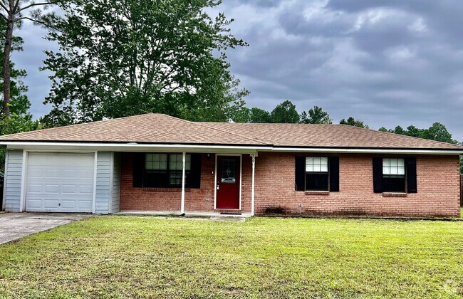 Building Photo - 3/2 LARGE fenced in yard! Rental