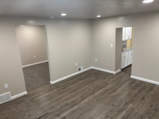 Photo - 390 Center St