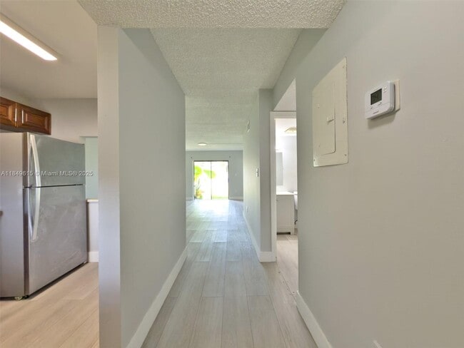 Photo - 6001 Shaker Wood Cir Unit 104