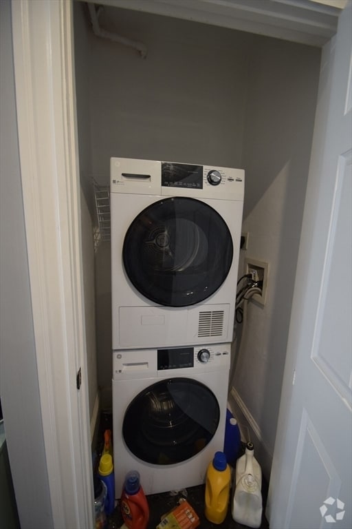 Building Photo - 39 Minot St Unit 2 Rental