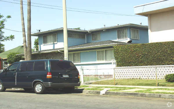 Building Photo - 704 Walnut Street, Rental