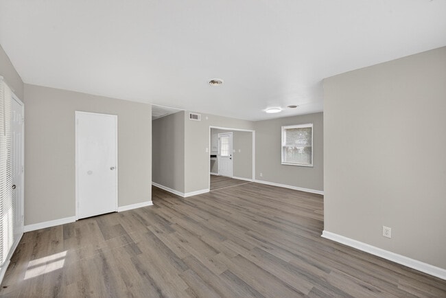 Photo - 1111 Alderman St NE