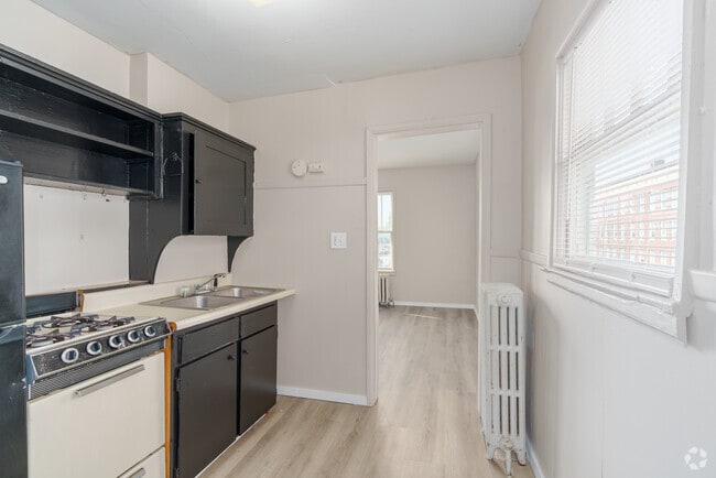1BR, 1BA - 575SF - Kitchen - Biston Apartments