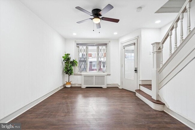 Photo - 5551 Addison St