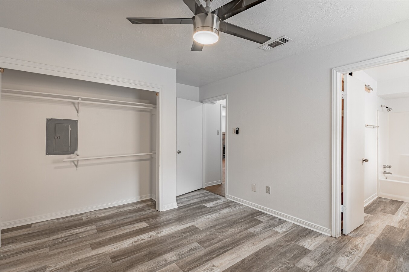Photo - 2402 Sycamore Ave Unidad E1