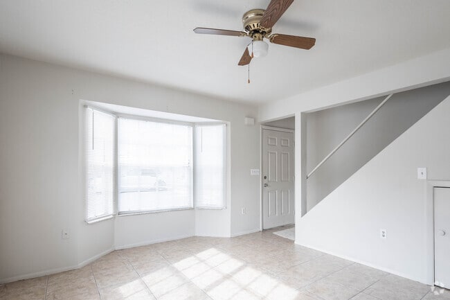2BR, 1.5BA - 1,043SF - Livingroom