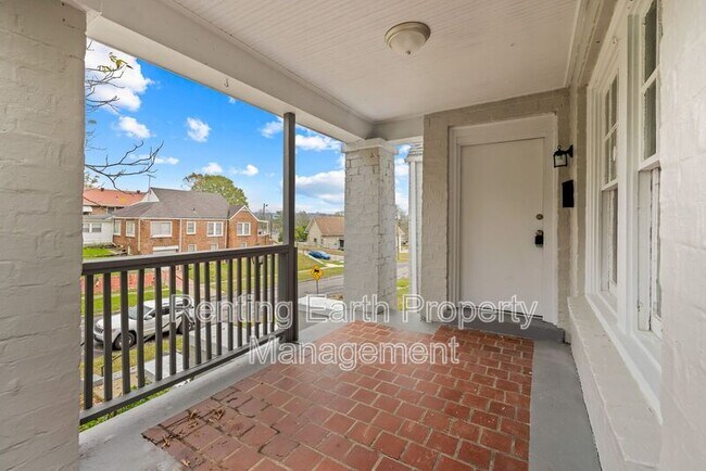 Photo - 612 12th St W