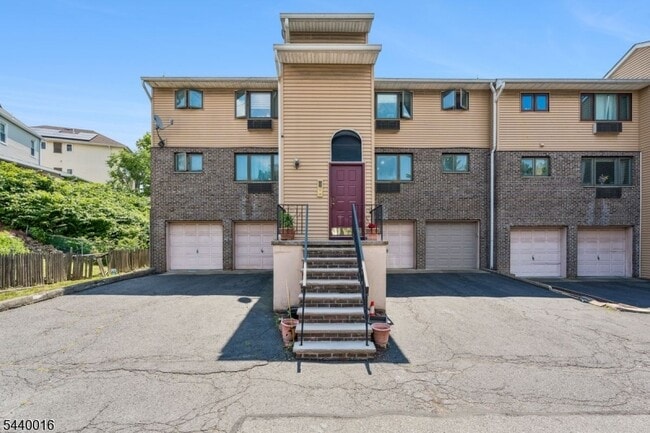 Photo - 112 Mill St Unit H
