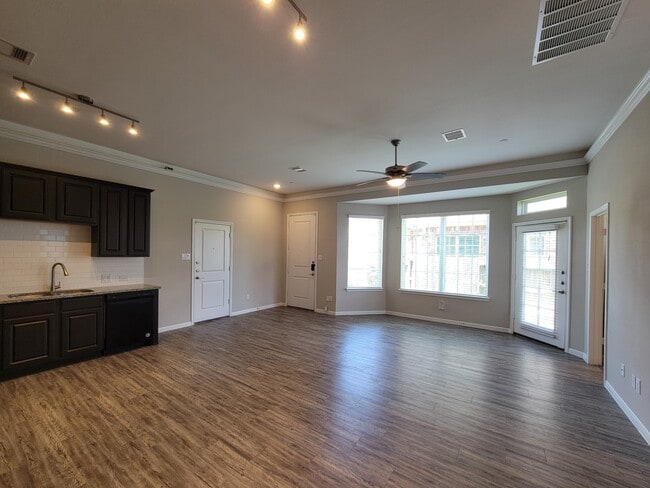 Building Photo - 7486 Woo St Rental