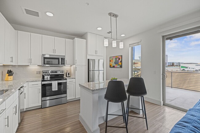 Building Photo - Placemakr Downtown Austin Rental
