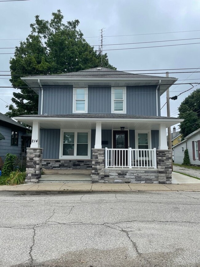4 Bedroom Home Near Downtown Goshen - 4 Bedroom Home Near Downtown Goshen