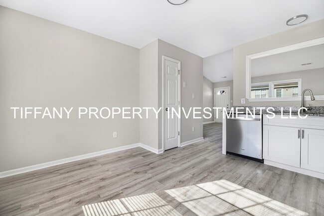 Photo - 2736 Fairstone Ave