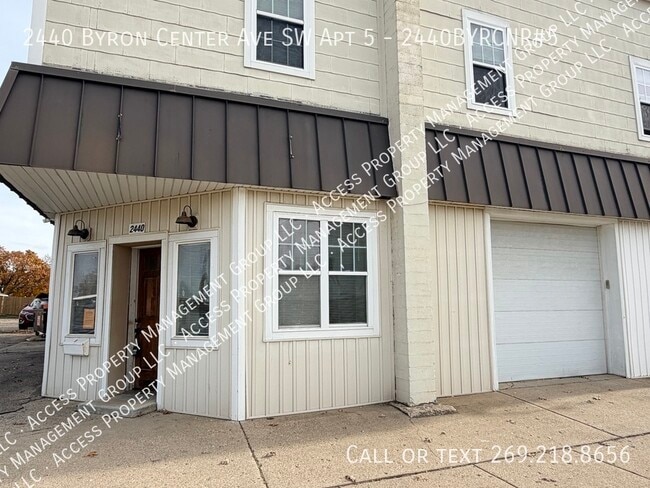 Photo - 2440 Byron Center Ave SW Unidad 2440BYRCNR#5