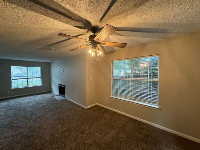 Photo - Introducing a charming home located in the heart of Suffolk ¨ASK ABOUT OUR ZERO DEPOSIT¨