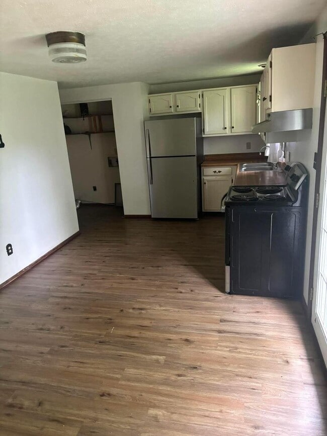 Photo - 3 Bed  1 Bath  Great Location, Great Backyard