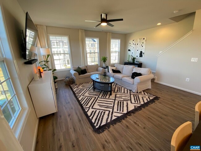 Photo - 277 Willowshire Ct