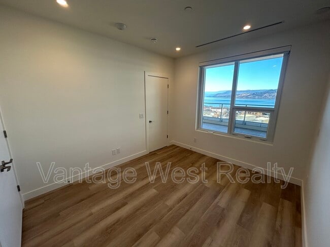 Photo - 3340-3340 Lakeshore Rd