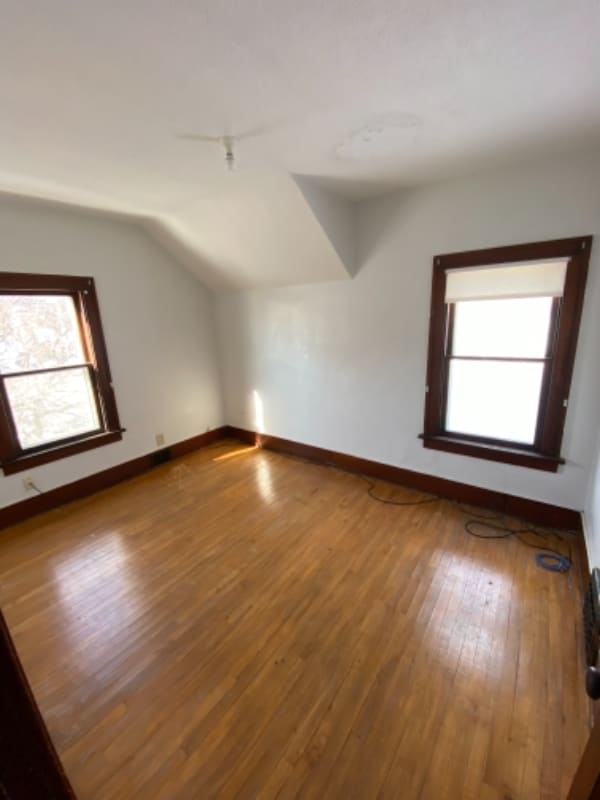 Building Photo - 118 W 5th St Rental