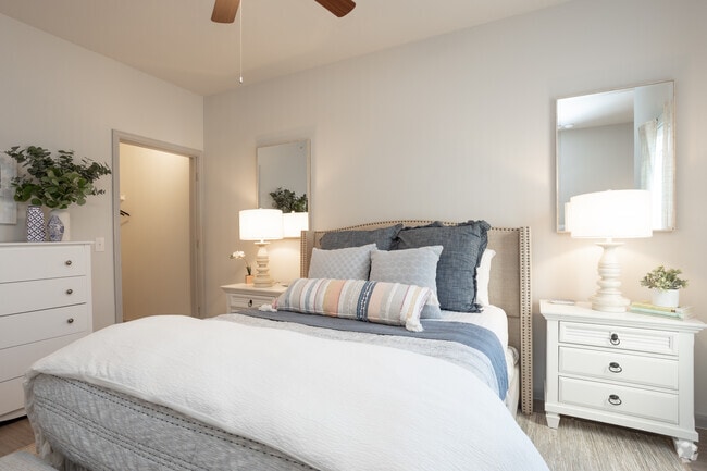 1BR, 1BA - 650SF