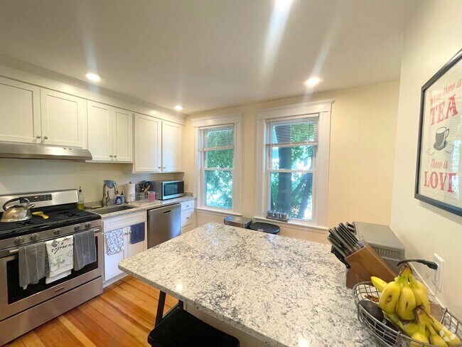 Building Photo - 24 Ashland St Unit 2 Rental