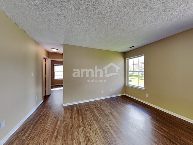 Photo - 1428 Blue Brook Way