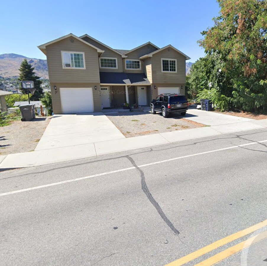 934 N Baker Ave Townhome Townhome Rental in East Wenatchee WA