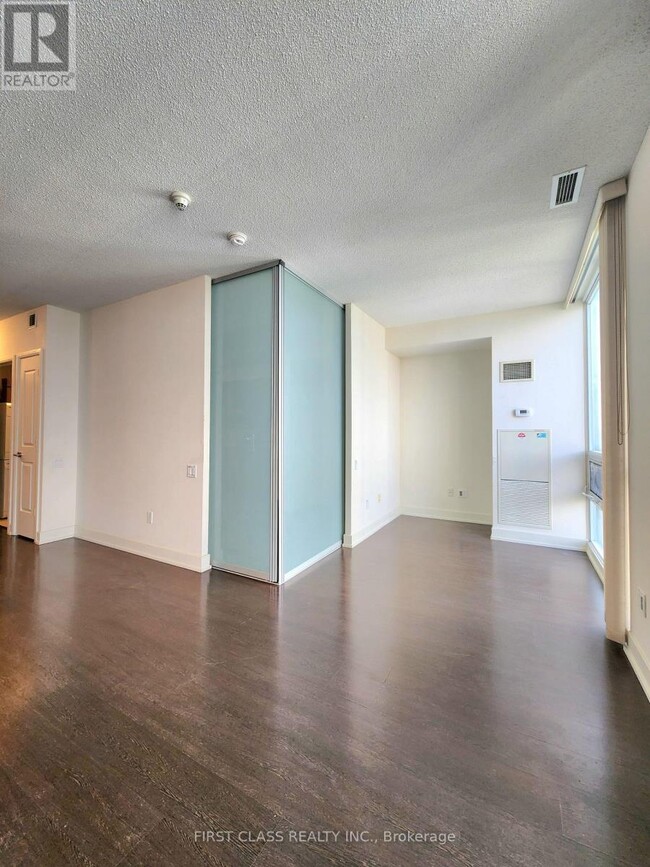Photo - 23 Sheppard Ave E Unité 2611
