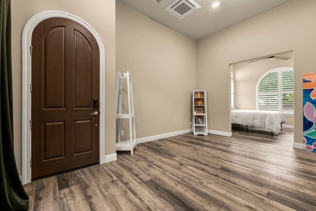 4001 Reni Ct