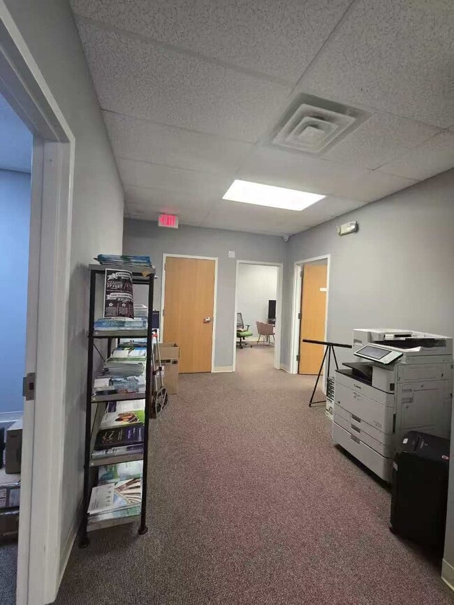 Building Photo - 1601 Walnut St Unit Suite 108