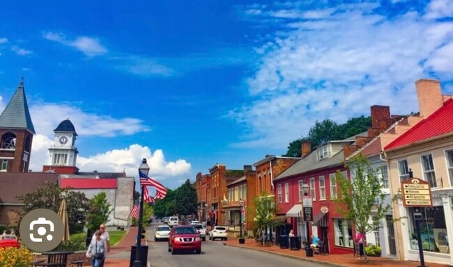 Photo - 305 W Main St