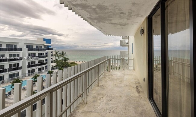 Building Photo - 6061 Collins Ave Unit 7D