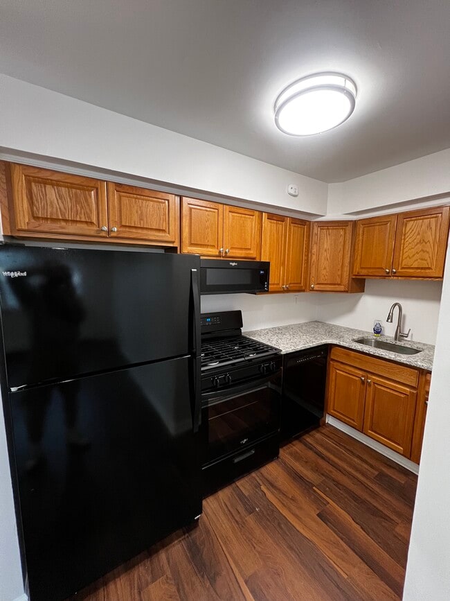 Kitchen - 50 Thomas Rd Unit 52