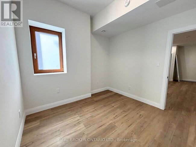 Photo - 6 Caithness St E