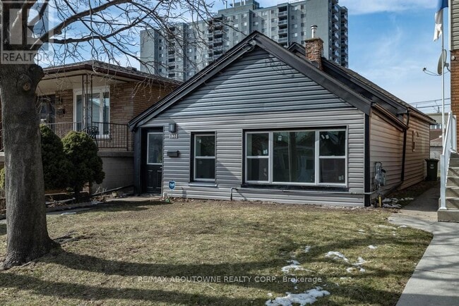 Photo - 131 West Avenue N
