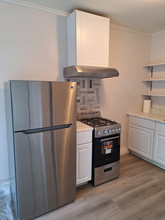 Photo - 16663 Victory Blvd Unit 16661