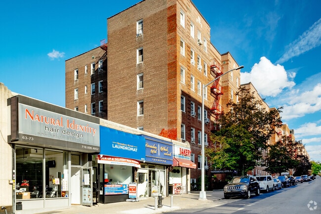 Photo - Saunders Court